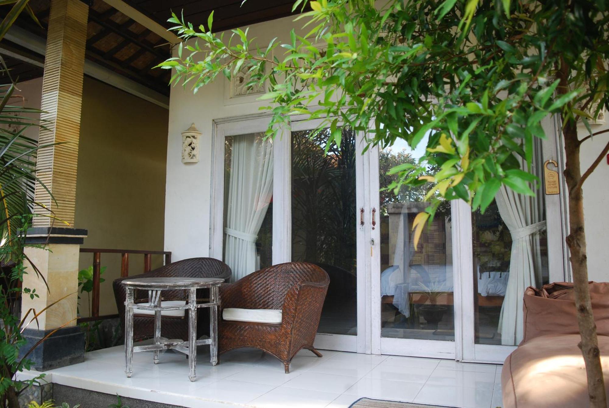 Dalum Homestay Amed Екстериор снимка