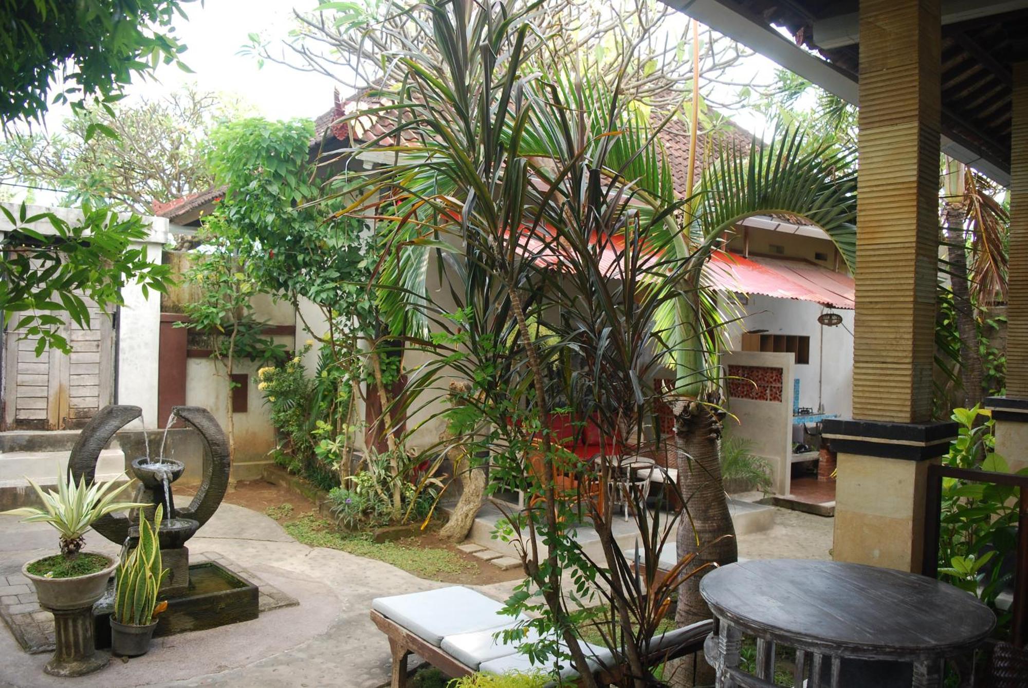 Dalum Homestay Amed Екстериор снимка