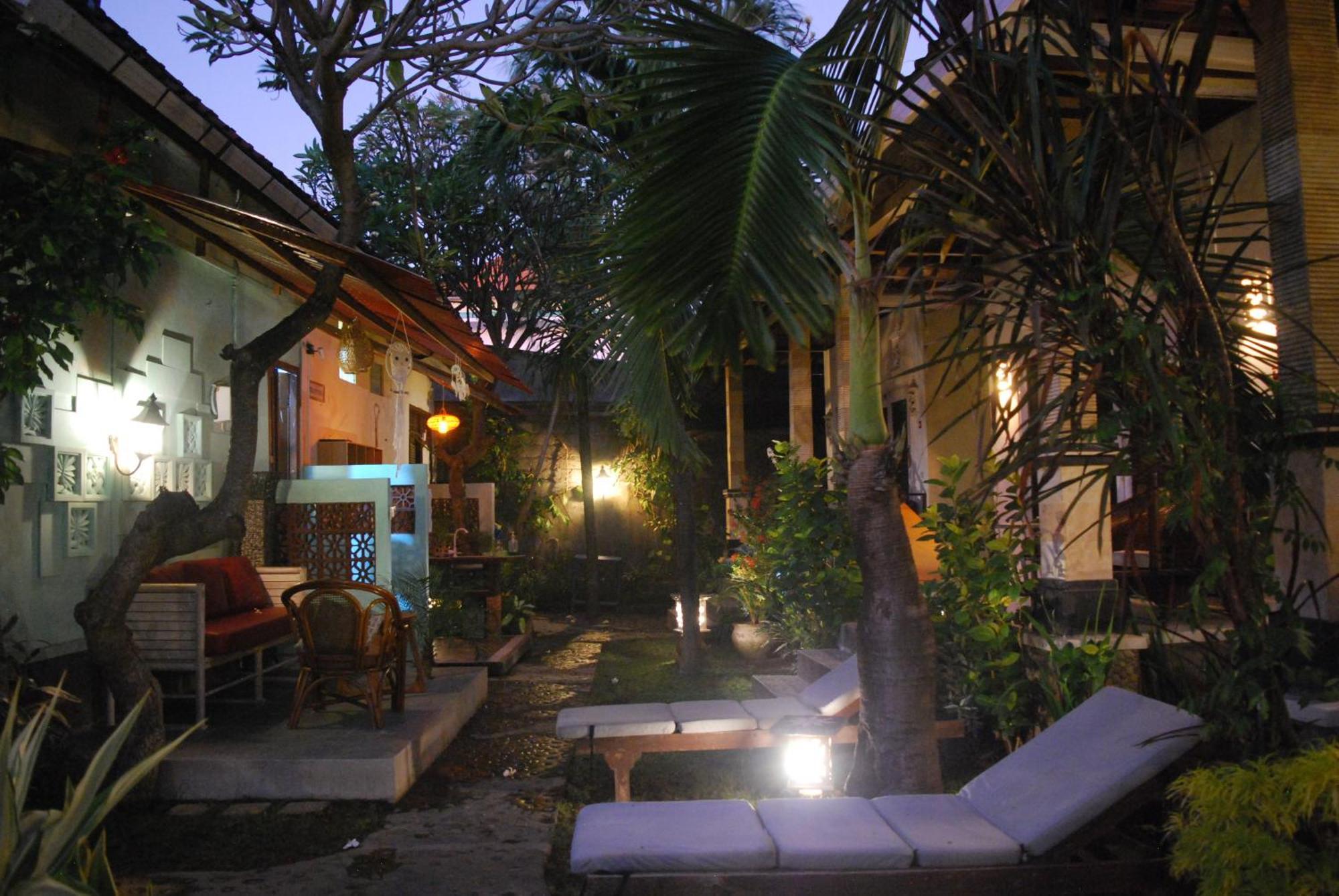 Dalum Homestay Amed Екстериор снимка